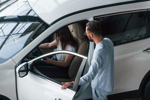 Cât costă să închiriezi o mașină în Suceava pentru un weekend